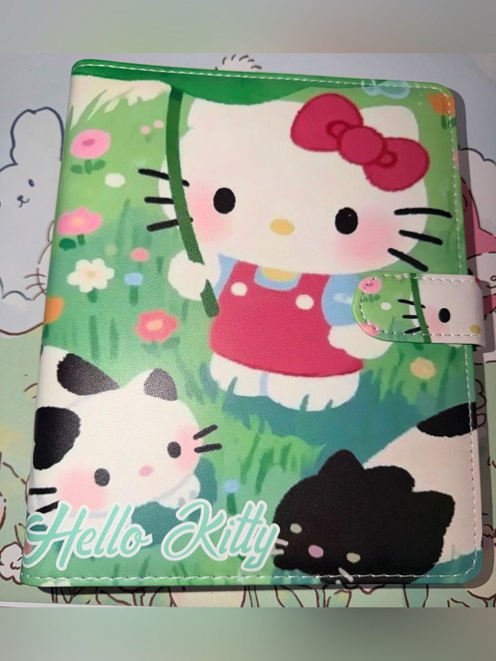 ❤️NWOT Hello Kitty 6 ring binder with magnetic closure